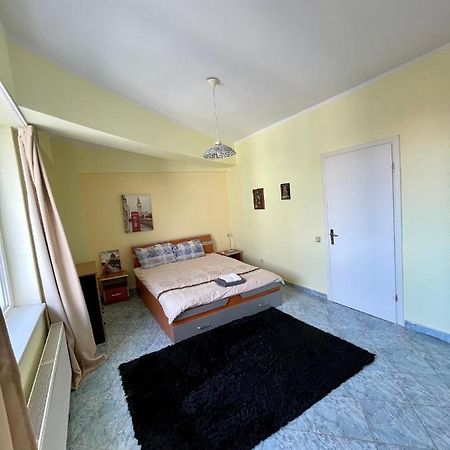 Luanaapartments #1 โอโตเปนี ภายนอก รูปภาพ