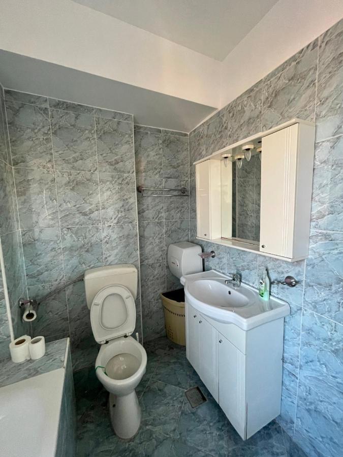 Luanaapartments #1 โอโตเปนี ภายนอก รูปภาพ