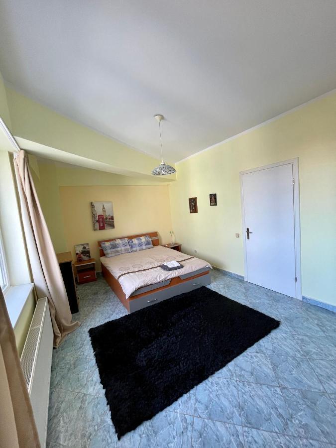 Luanaapartments #1 โอโตเปนี ภายนอก รูปภาพ