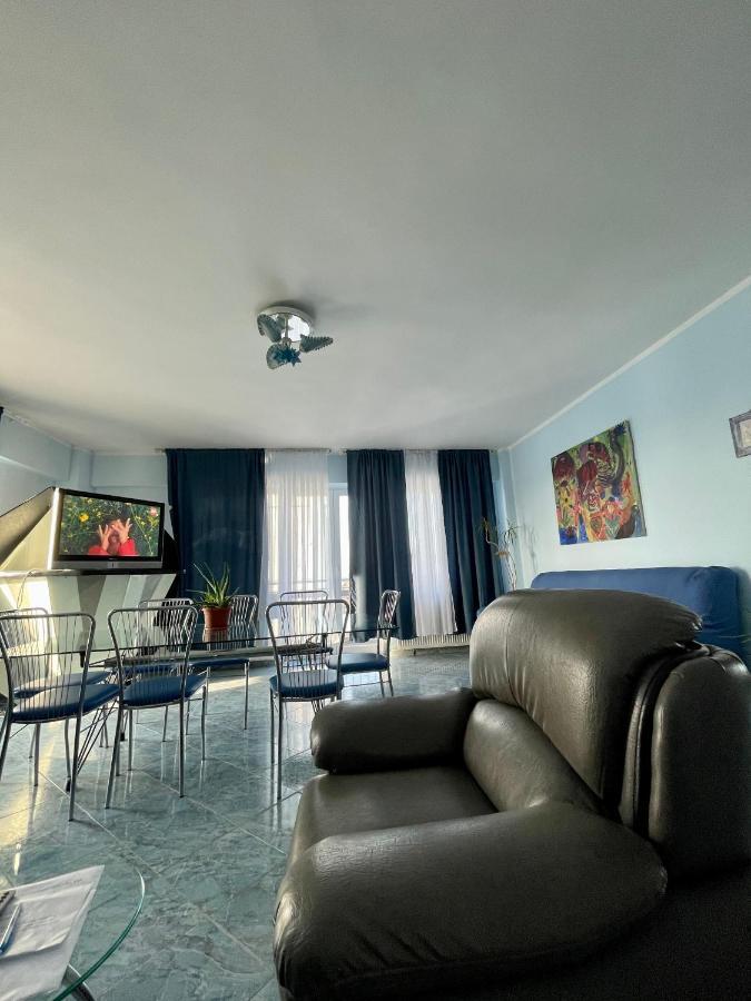 Luanaapartments #1 โอโตเปนี ภายนอก รูปภาพ