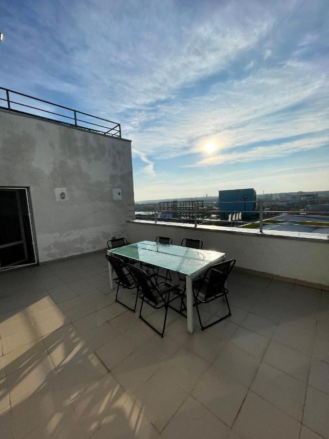 Luanaapartments #1 โอโตเปนี ภายนอก รูปภาพ