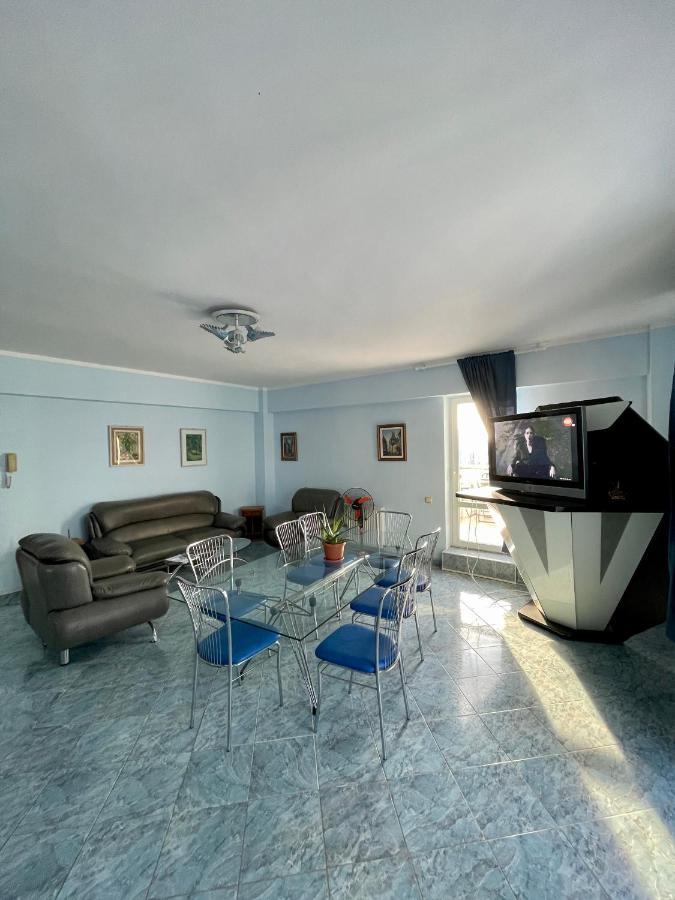 Luanaapartments #1 โอโตเปนี ภายนอก รูปภาพ